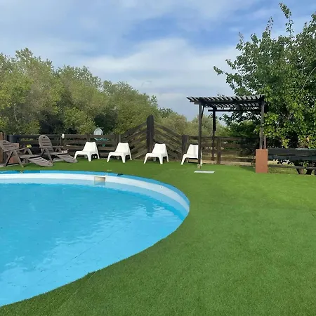 Spacious With Pool In *