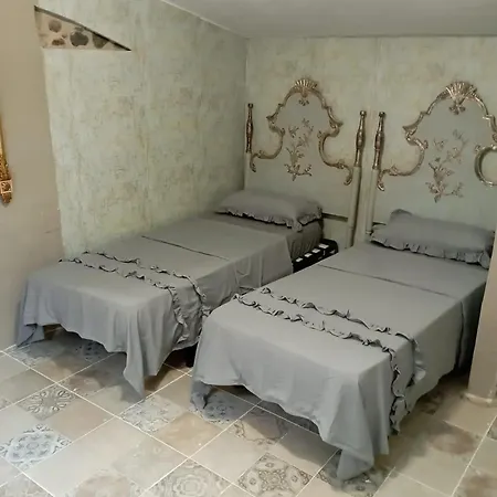 Spacious With Pool In